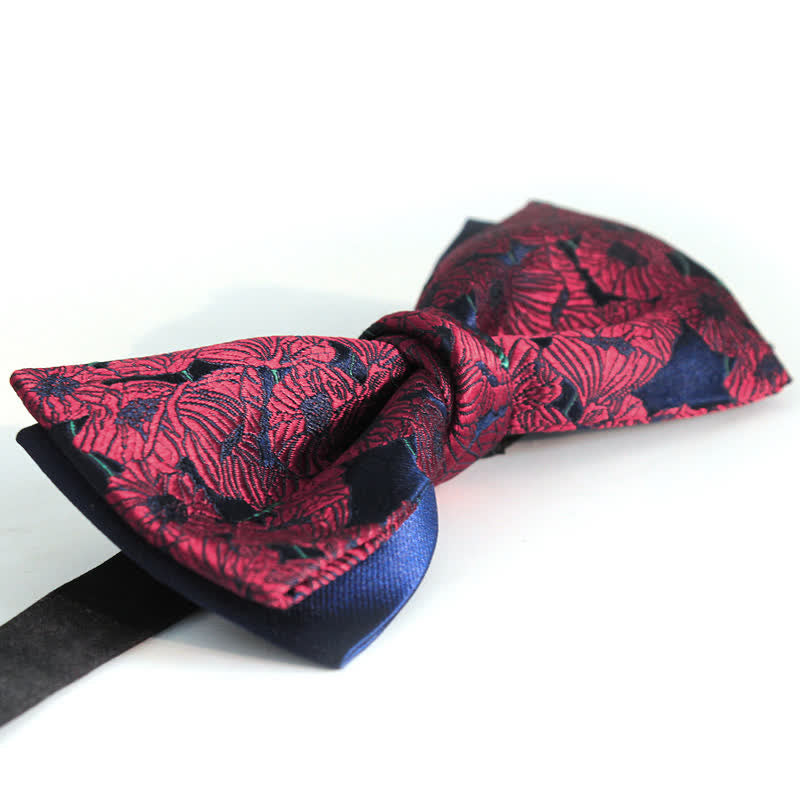 Bordeauxfarbige Herrenfliege mit komplettem Blumenmuster in Marineblau