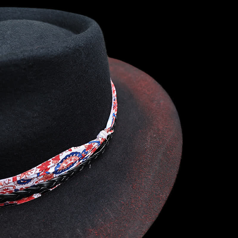 Lustiger roter Paisley-Bandgürtel schwarzer Cowboyhut