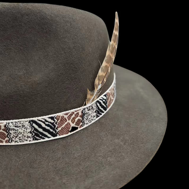Dunkelgrünes exotisches Designband mit Feder-Cowboyhut - image 5
