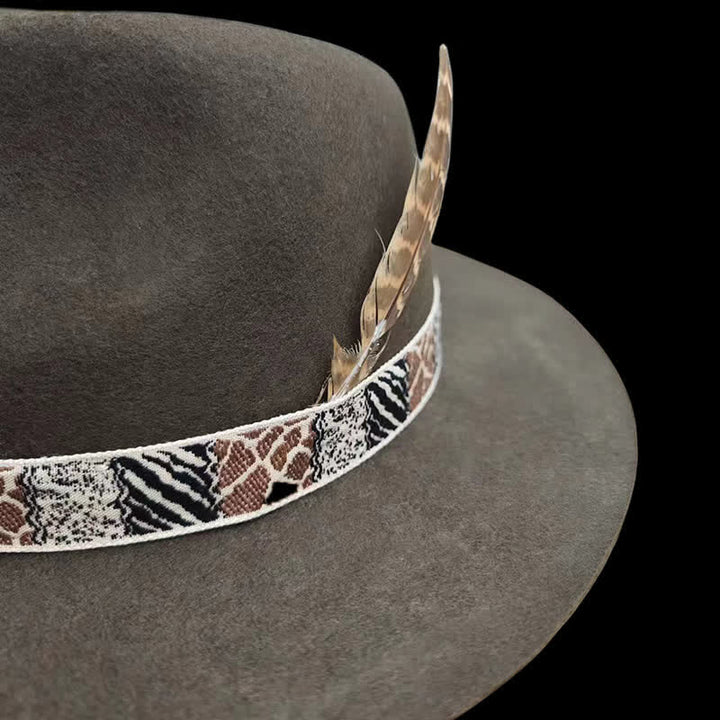 Dunkelgrünes exotisches Designband mit Feder-Cowboyhut - image 5