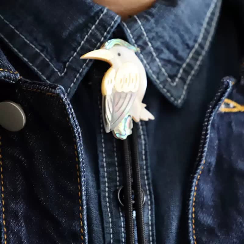 Exotischer Papagei, natürliche Vögel, geformte Muscheln, Bolotie