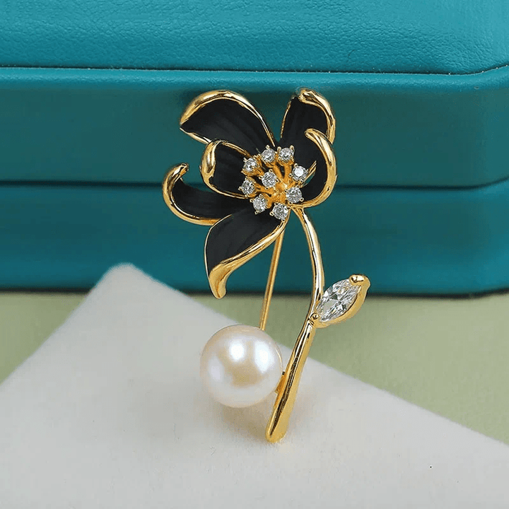 Damen klassische Lotusblume Faux Perlen Brosche