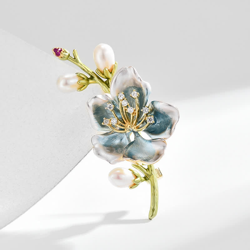 Brosche aus blauer Emaille mit Magnolienblume und unechter Perle für Damen