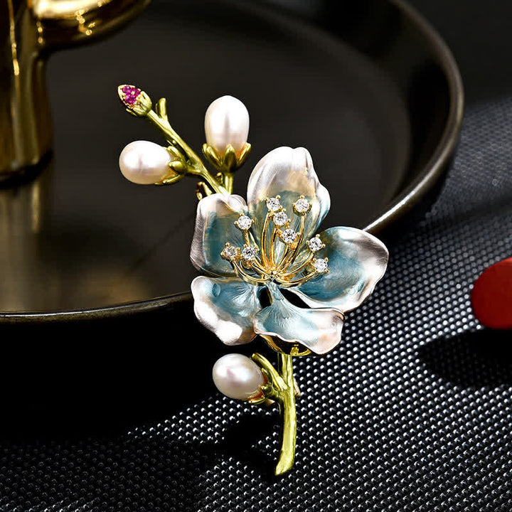 Brosche aus blauer Emaille mit Magnolienblume und unechter Perle für Damen
