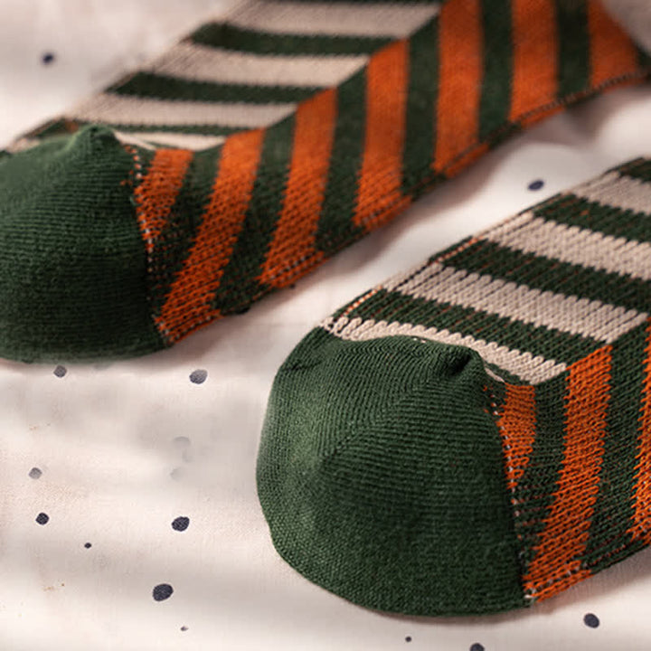 Klassische Crew-Socken aus Baumwolle mit Farbblock-Pfeilstreifen - image 10