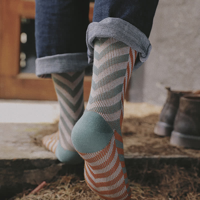 Klassische Crew-Socken aus Baumwolle mit Farbblock-Pfeilstreifen - image 4