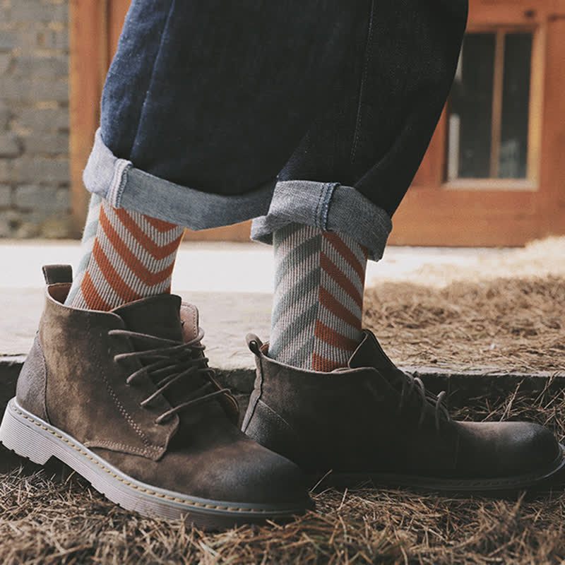 Klassische Crew-Socken aus Baumwolle mit Farbblock-Pfeilstreifen - image 5