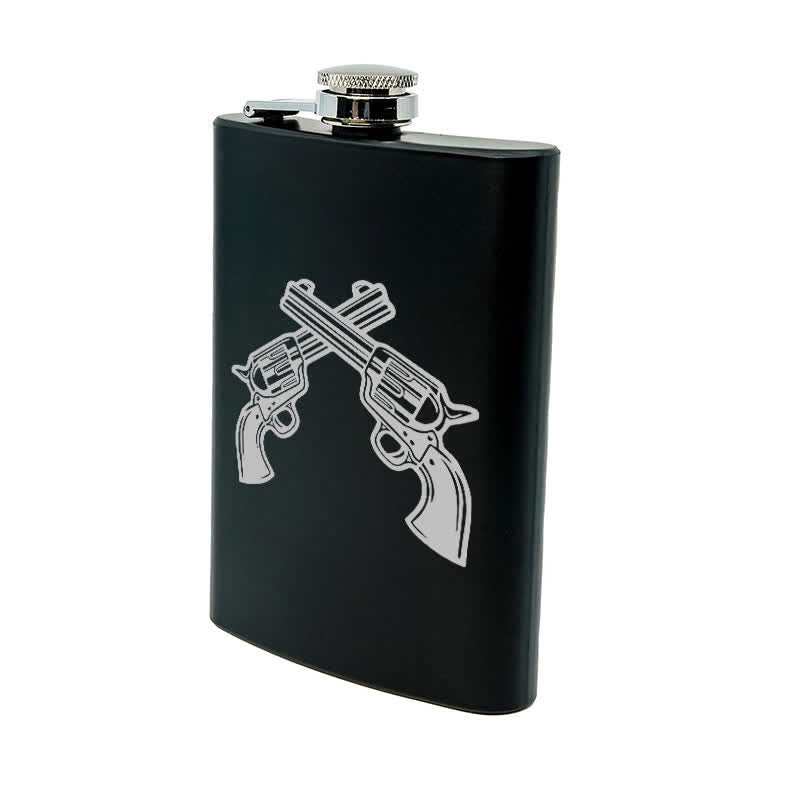3-8 oz Tragbarer Flachmann aus Edelstahl mit gekreuzten Pistolen und Lasermuster - image 9