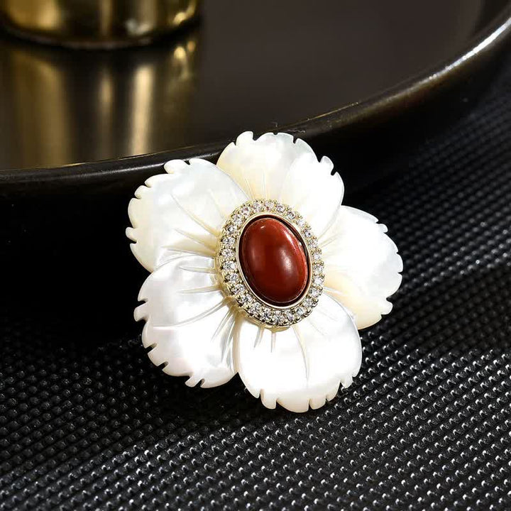 Damen-Brosche mit natürlicher Muschelblume und rotem Achat