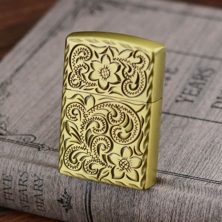 Nachfüllbares Butanfeuerzeug mit elegantem Blumenrelief-Design
