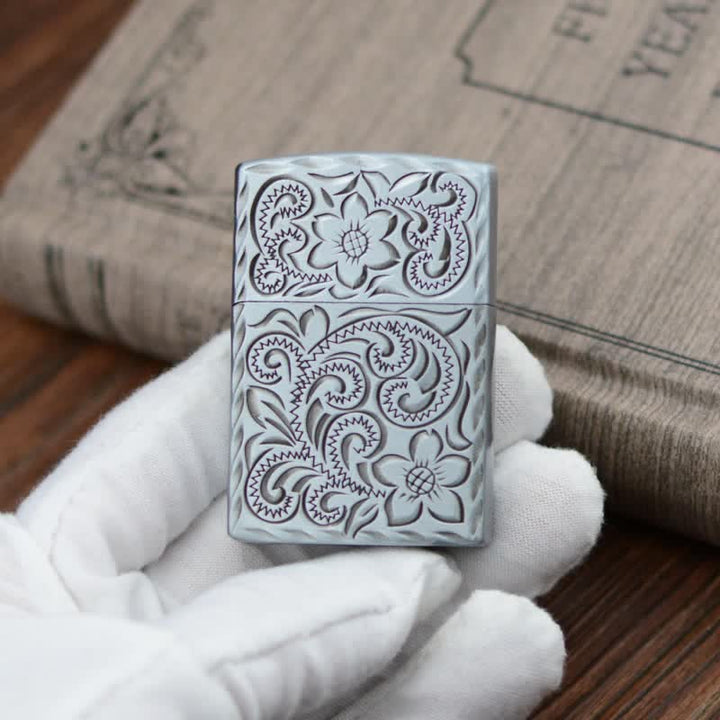 Nachfüllbares Butanfeuerzeug mit elegantem Blumenrelief-Design