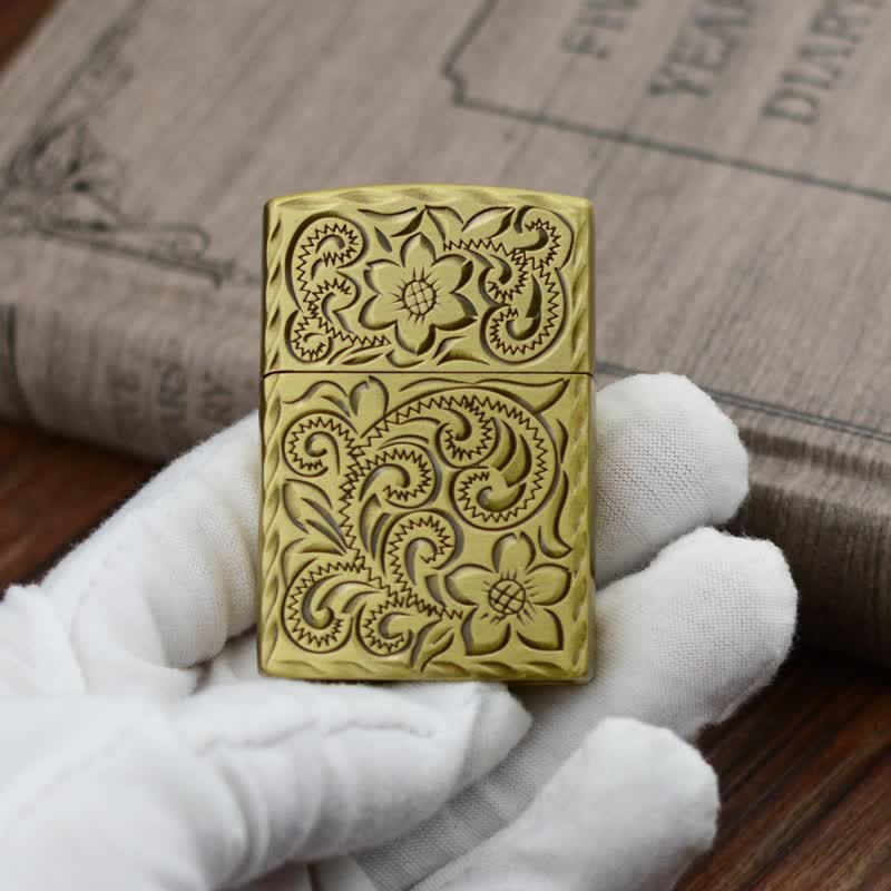 Nachfüllbares Butanfeuerzeug mit elegantem Blumenrelief-Design