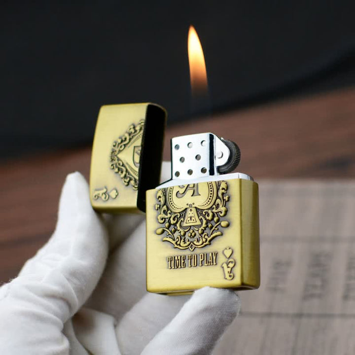 Nachfüllbares Butanfeuerzeug mit Lucky ACE Poker-Relief-Design