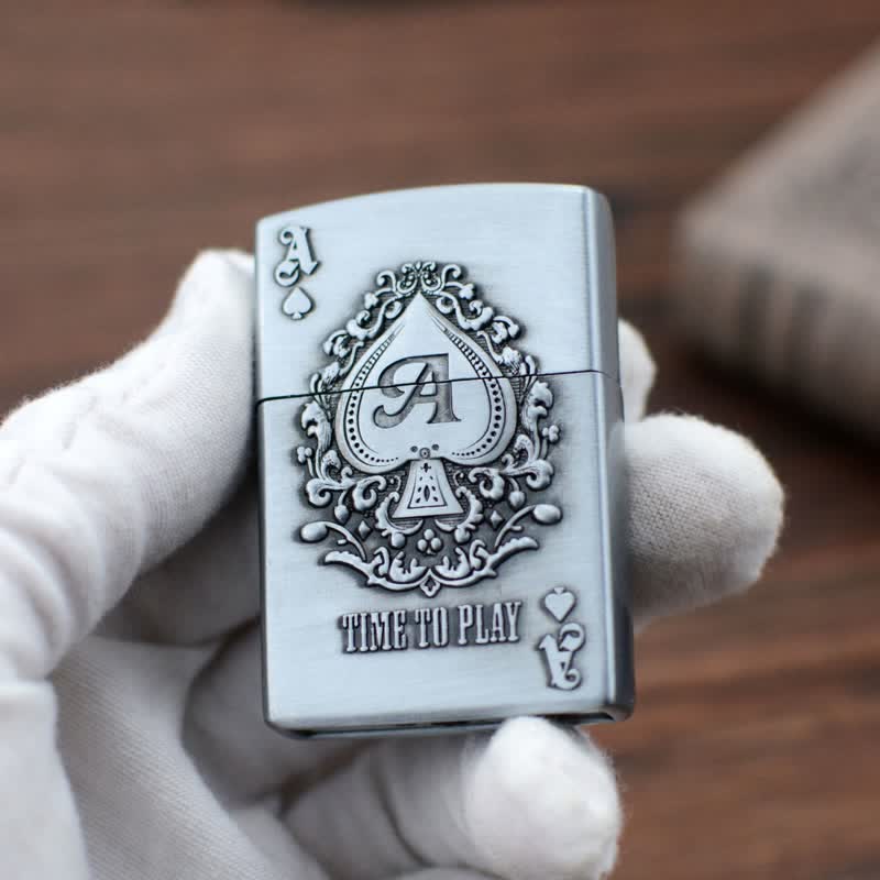 Nachfüllbares Butanfeuerzeug mit Lucky ACE Poker-Relief-Design