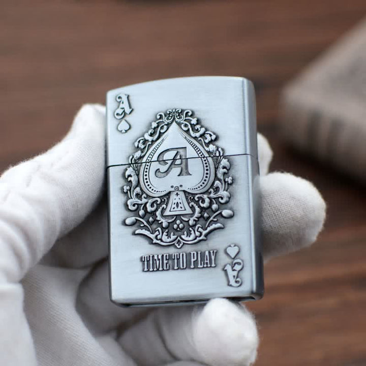 Nachfüllbares Butanfeuerzeug mit Lucky ACE Poker-Relief-Design