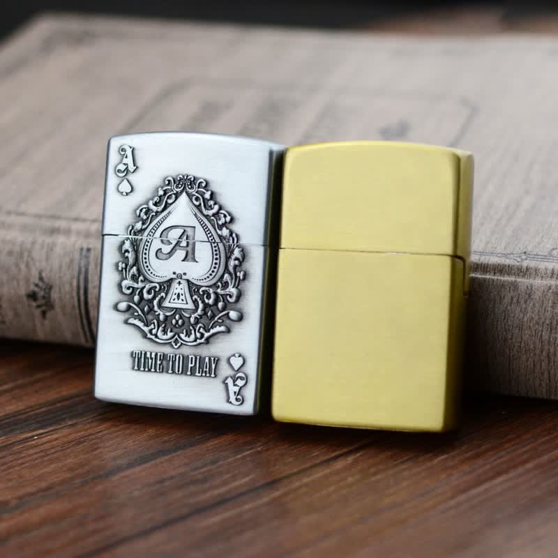 Nachfüllbares Butanfeuerzeug mit Lucky ACE Poker-Relief-Design
