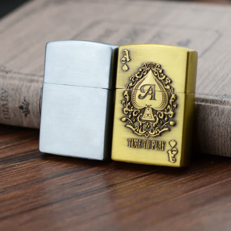 Nachfüllbares Butanfeuerzeug mit Lucky ACE Poker-Relief-Design