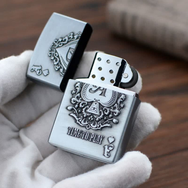 Nachfüllbares Butanfeuerzeug mit Lucky ACE Poker-Relief-Design