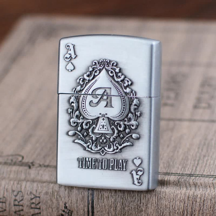 Nachfüllbares Butanfeuerzeug mit Lucky ACE Poker-Relief-Design