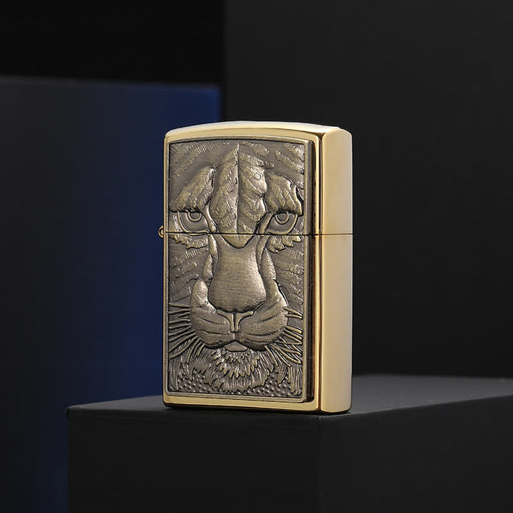 Nachfüllbares Kerosinfeuerzeug mit dominantem Tiger-Relief-Design