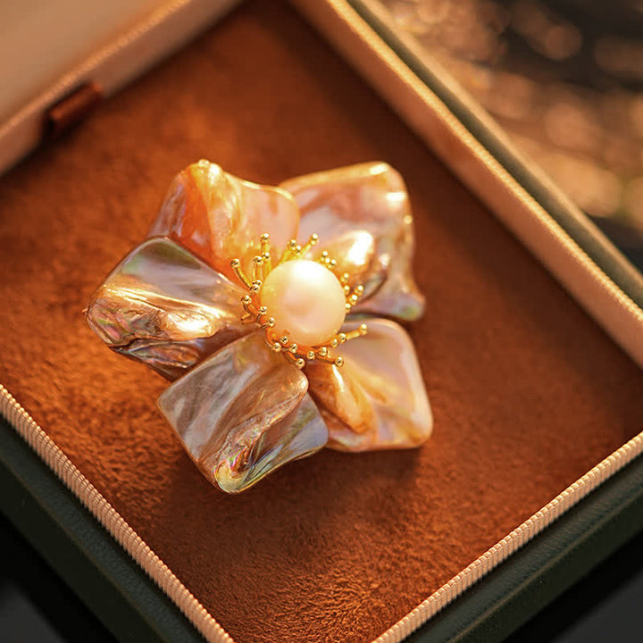 Asymmetrische Blumenbrosche mit Barockperlen für Damen