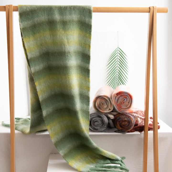 Unisex Mohairschal mit Quasten in Regenbogenfarben und Kontrastfarbe