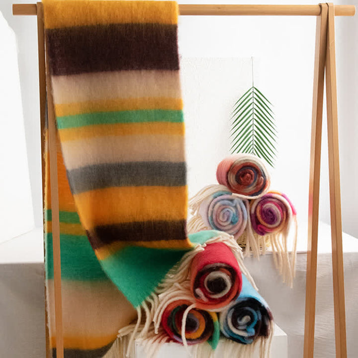 Unisex Mohairschal mit Quasten in Regenbogenfarben und Kontrastfarbe