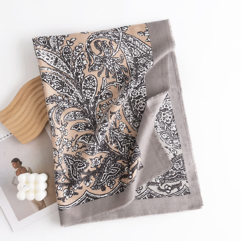 Damenschal im Vintage-Nationalstil mit grauem Aufdruck