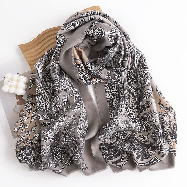Damenschal im Vintage-Nationalstil mit grauem Aufdruck