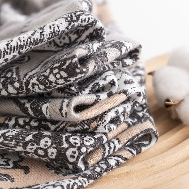 Damenschal im Vintage-Nationalstil mit grauem Aufdruck
