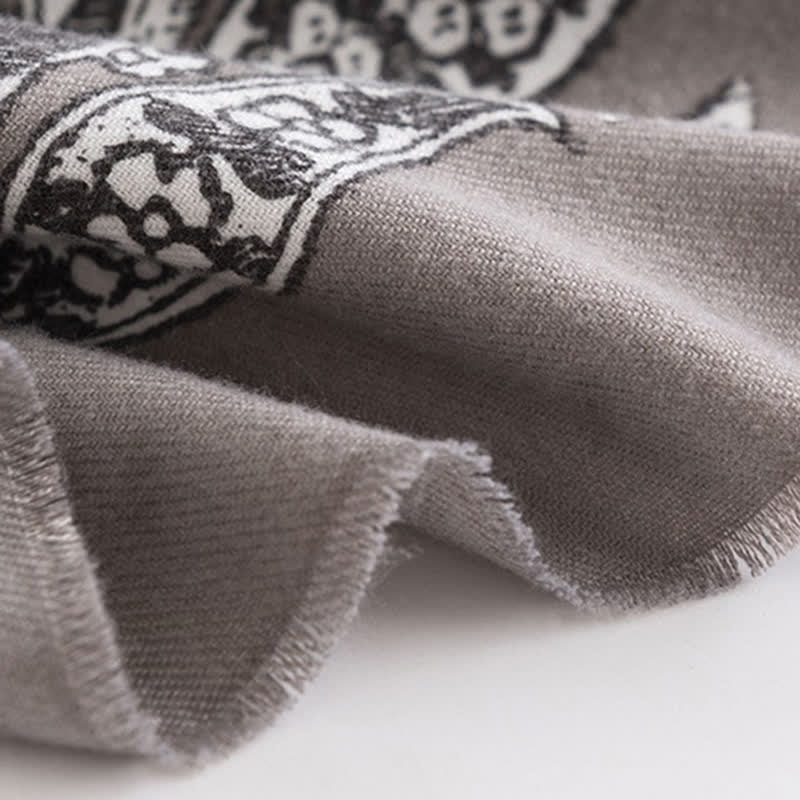 Damenschal im Vintage-Nationalstil mit grauem Aufdruck