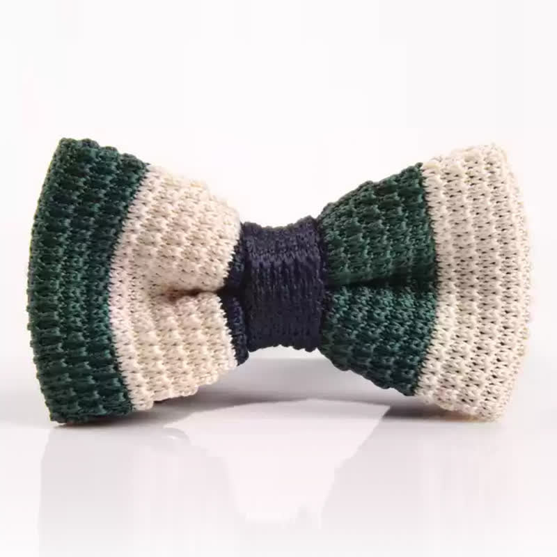 Strickfliege mit Streifen in drei passenden Farben für Herren