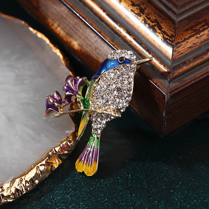 Damen-Brosche mit Emaille-Motiv „Elster“ und Rosenvogel und Strasssteinen