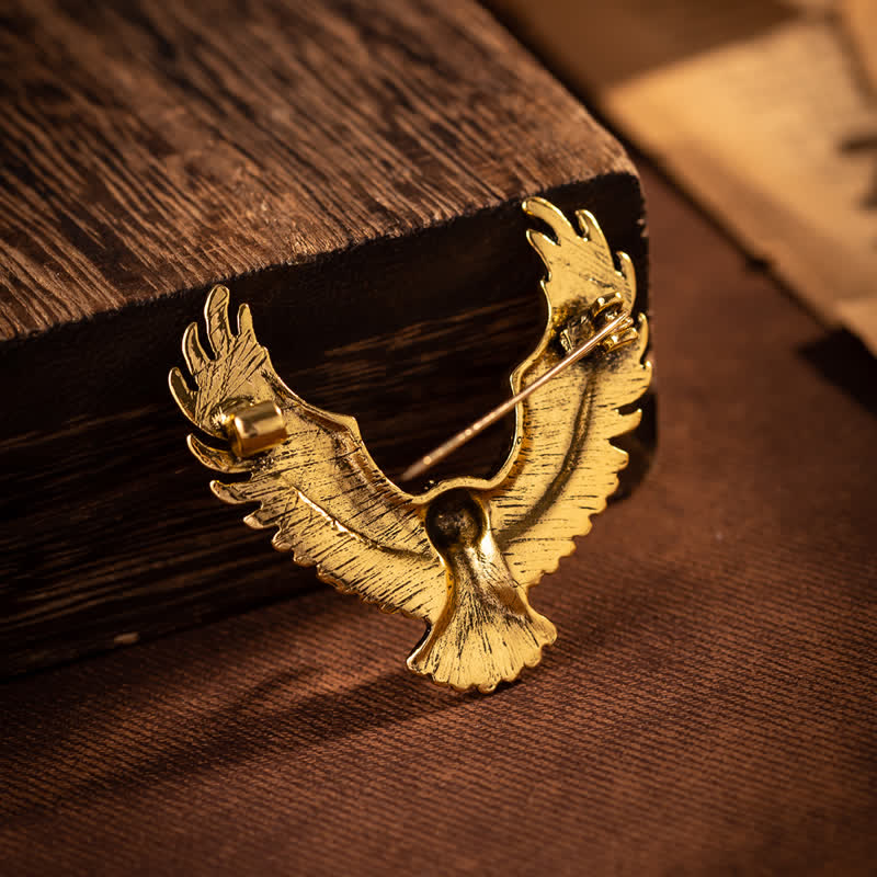 Herren-Brosche mit Adler und ausgebreiteten Flügeln im Retro-Stil