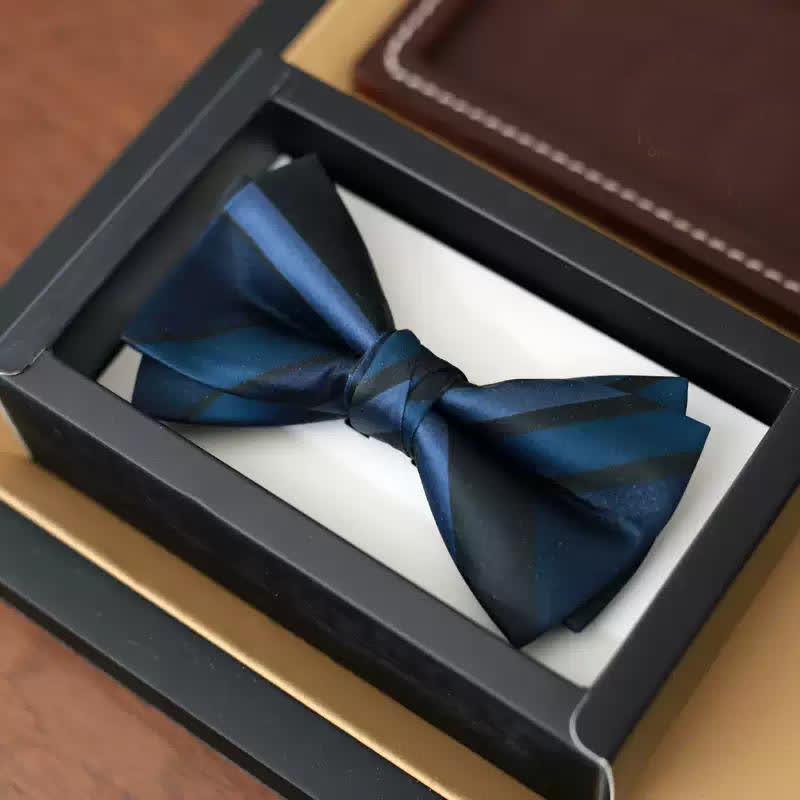 Herrenfliege von Noble Navy SteelBlue mit Streifenmuster - Stil Nr. 3 - Nur Fliege - image 8