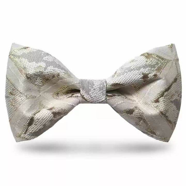 Zeitlose, zarte goldene Jacquard-Fliege für Herren