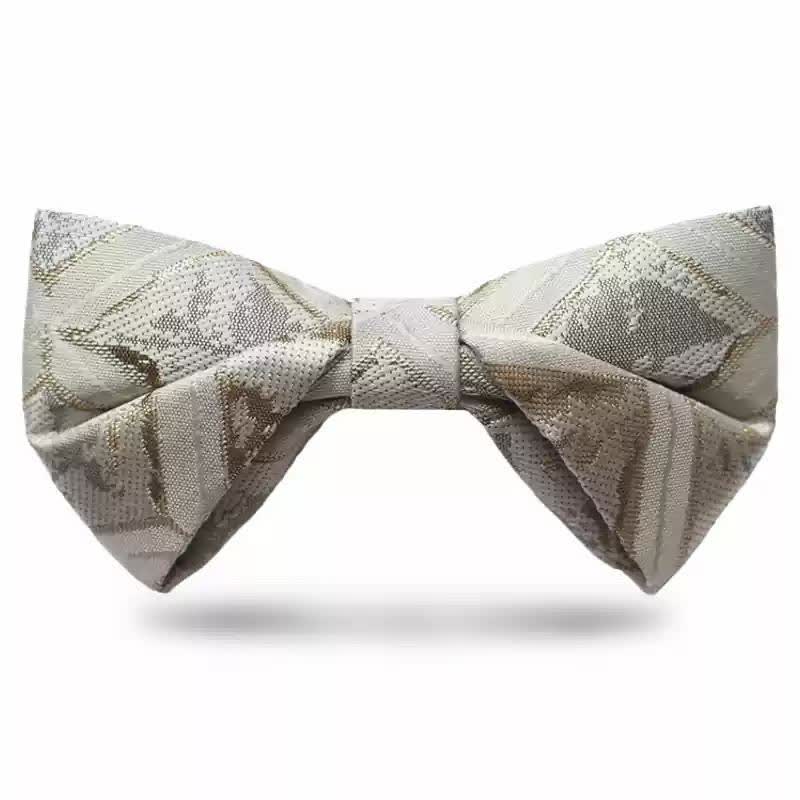 Zeitlose, zarte goldene Jacquard-Fliege für Herren