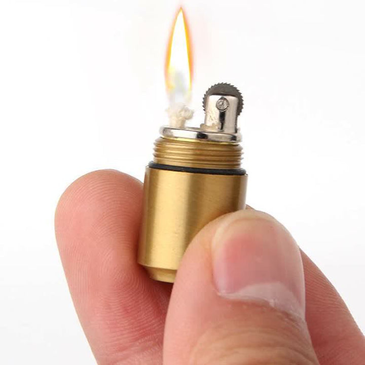 Nachfüllbares Kerosinfeuerzeug in Minidosenform