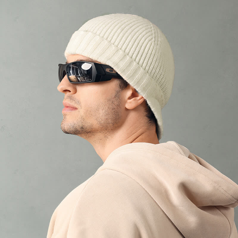 Bequeme elastische Beanie-Strickmütze mit kurzer Krempe