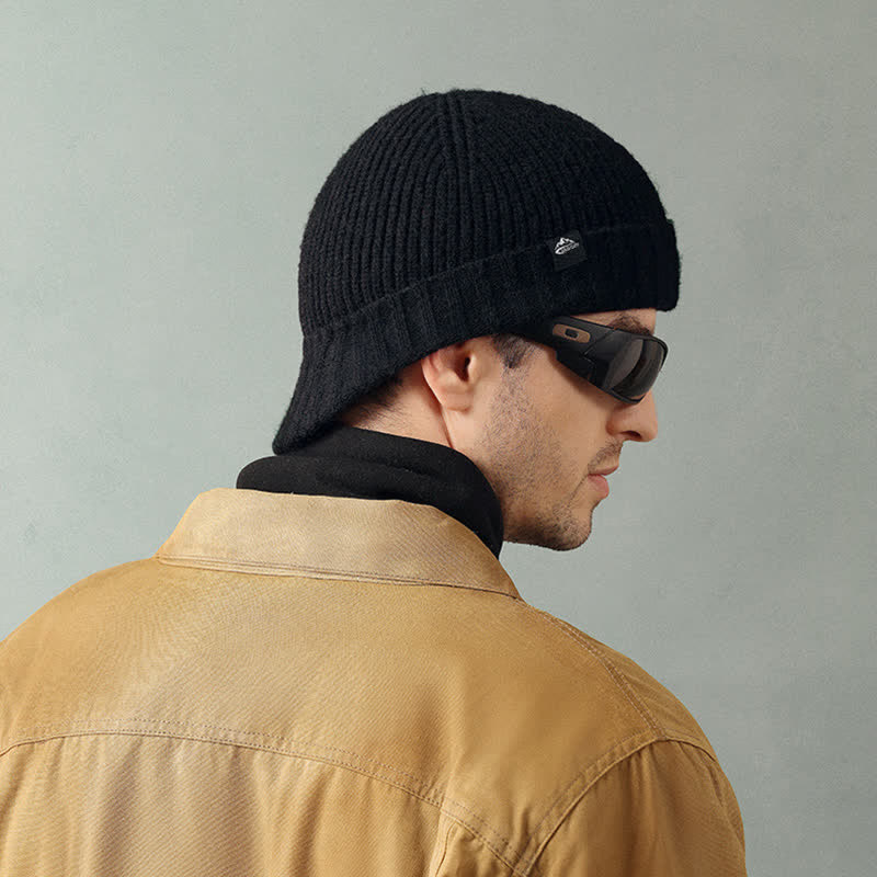Bequeme elastische Beanie-Strickmütze mit kurzer Krempe