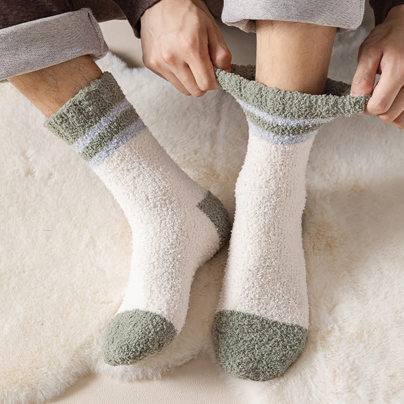 Sanfte gestreifte, flauschige Schlafsocken aus Korallenfleece für Herren