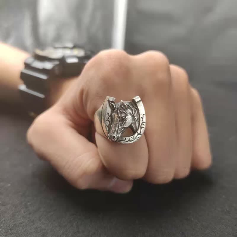 Dominierender Rock-Bullen-Pferde-Totem-Ring für Herren mit verstellbarem Öffnungswinkel