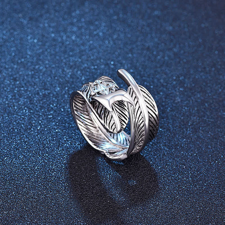 Verstellbarer Ring mit Federkreuz und versteckter Klinge