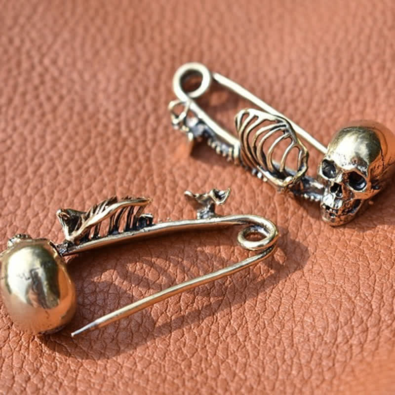 Dunkle Eleganz Mystische Totenkopfbrosche