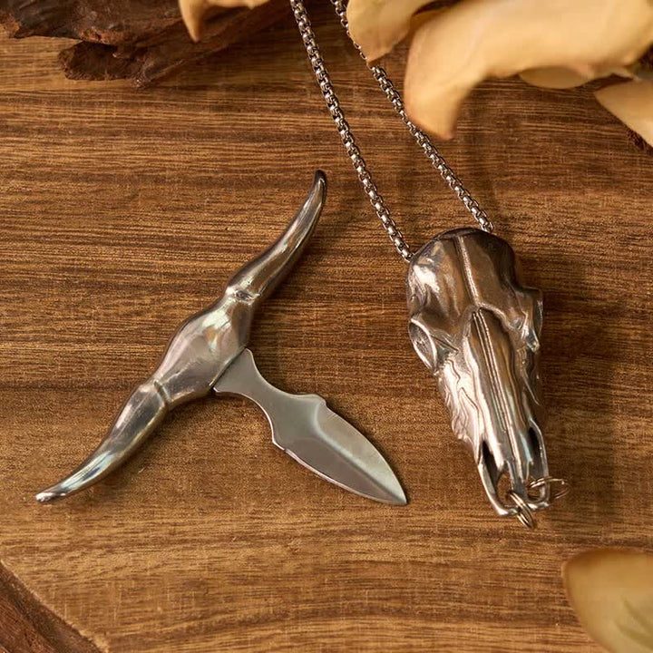 Ring-Set mit Longhorn-Bullenanhänger und versteckter Klinge