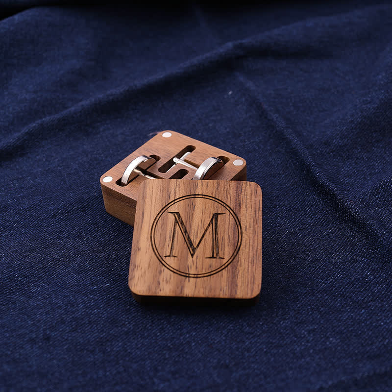Personalisierte Manschettenknöpfe aus Holz mit graviertem Buchstaben für Herren