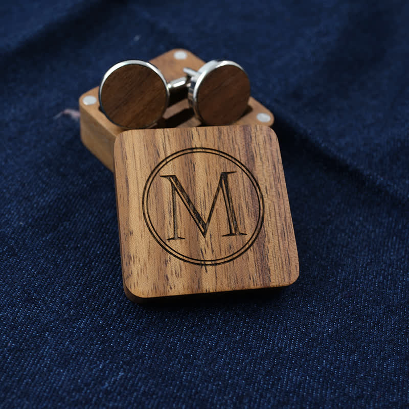 Personalisierte Manschettenknöpfe aus Holz mit graviertem Buchstaben für Herren