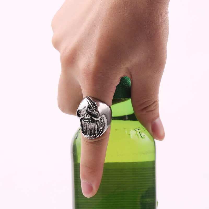 Flaschenöffnerring mit Gothic-Motiv „Lachender Totenkopf“