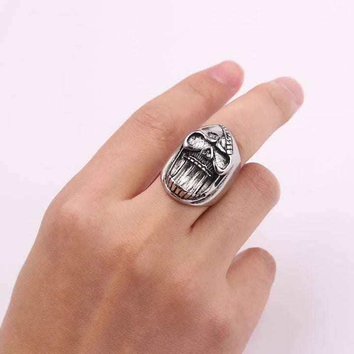 Flaschenöffnerring mit Gothic-Motiv „Lachender Totenkopf“