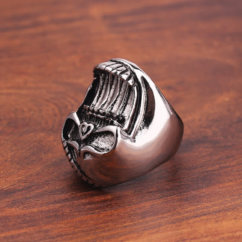 Flaschenöffnerring mit Gothic-Motiv „Lachender Totenkopf“